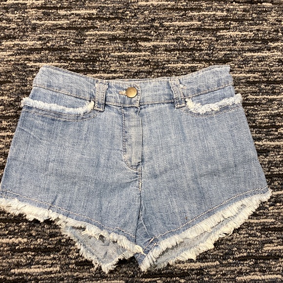 ADORABLE JEAN SHORTS AMAZING CONDITION - Picture 1 of 2